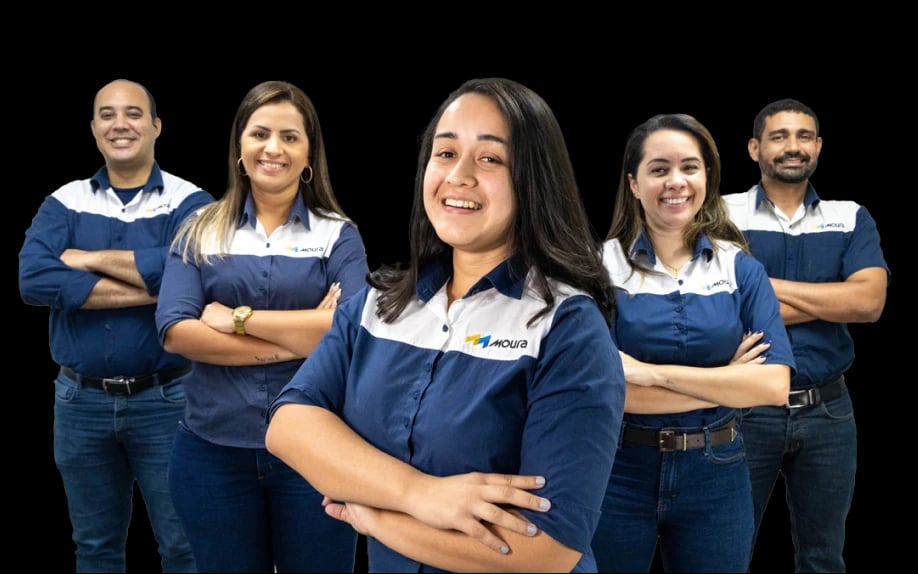 Colaboradores Moura analisando dados